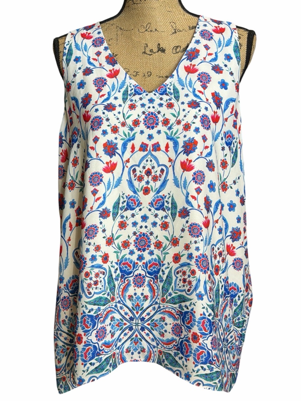Adrienne Vittadini White,Red & Blue Floral Print  V-Neck Sleeveless Tank EC XL